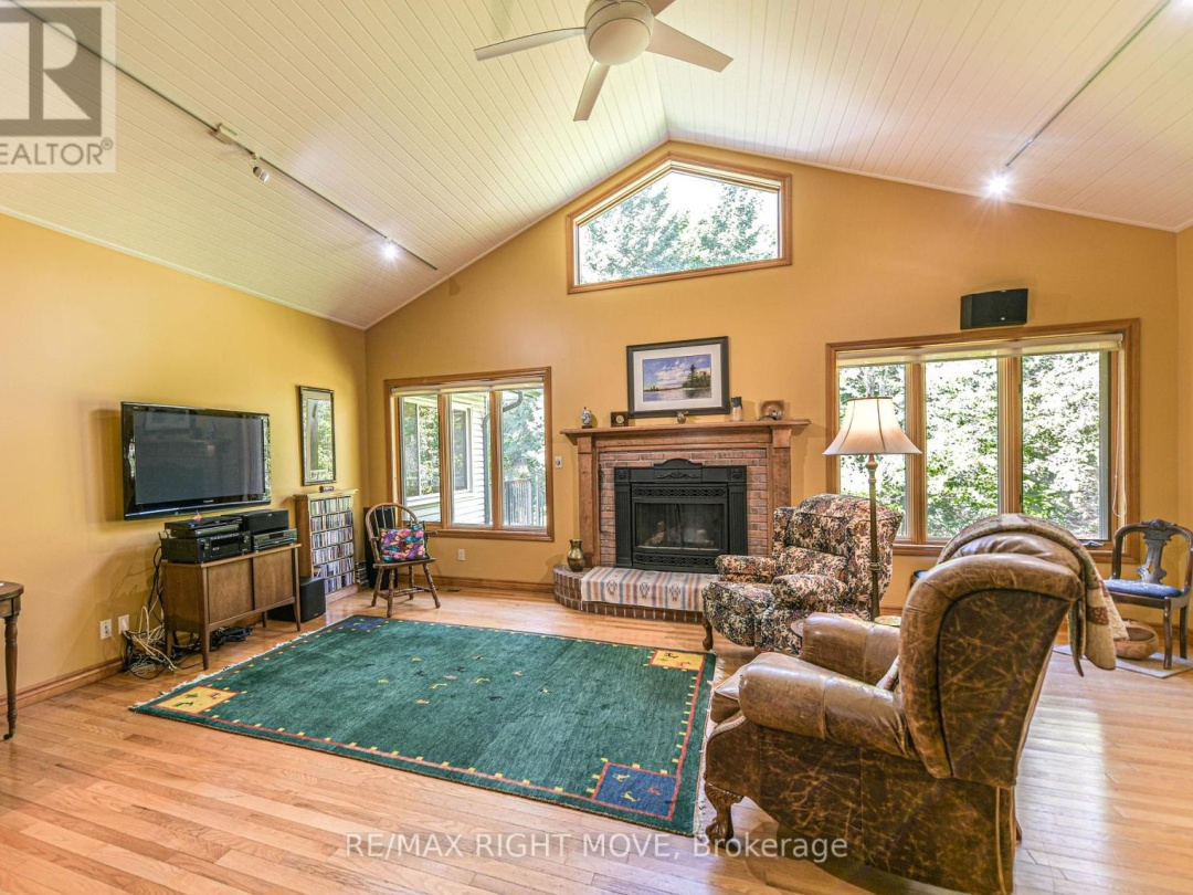 1892 CARRIAGE COURT, 