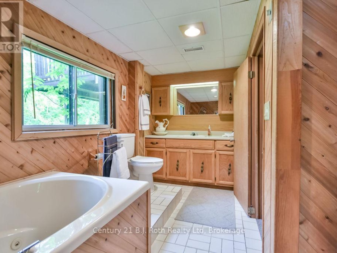 1755 Twin Oaks Crescent, Matchedash Bay