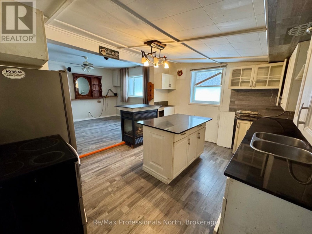 360 MUSKOKA BEACH ROAD, 