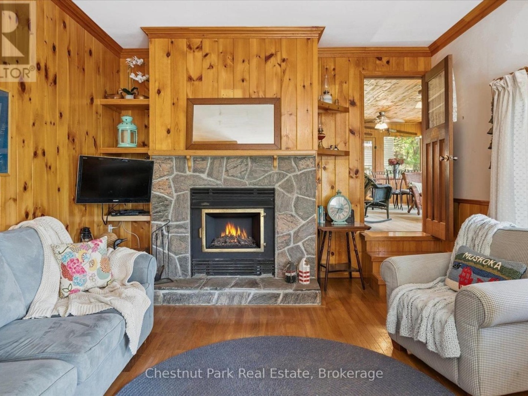 1082 MAPLEWOOD ROAD E, 