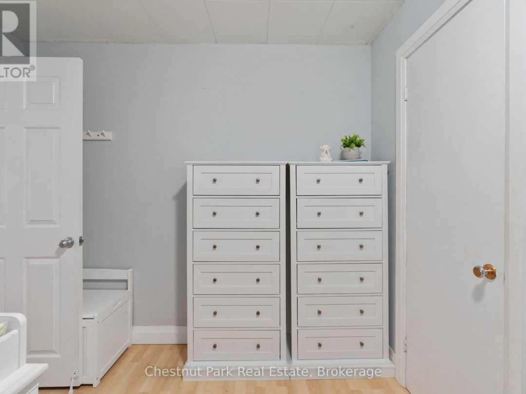 3 CORA STREET E, 