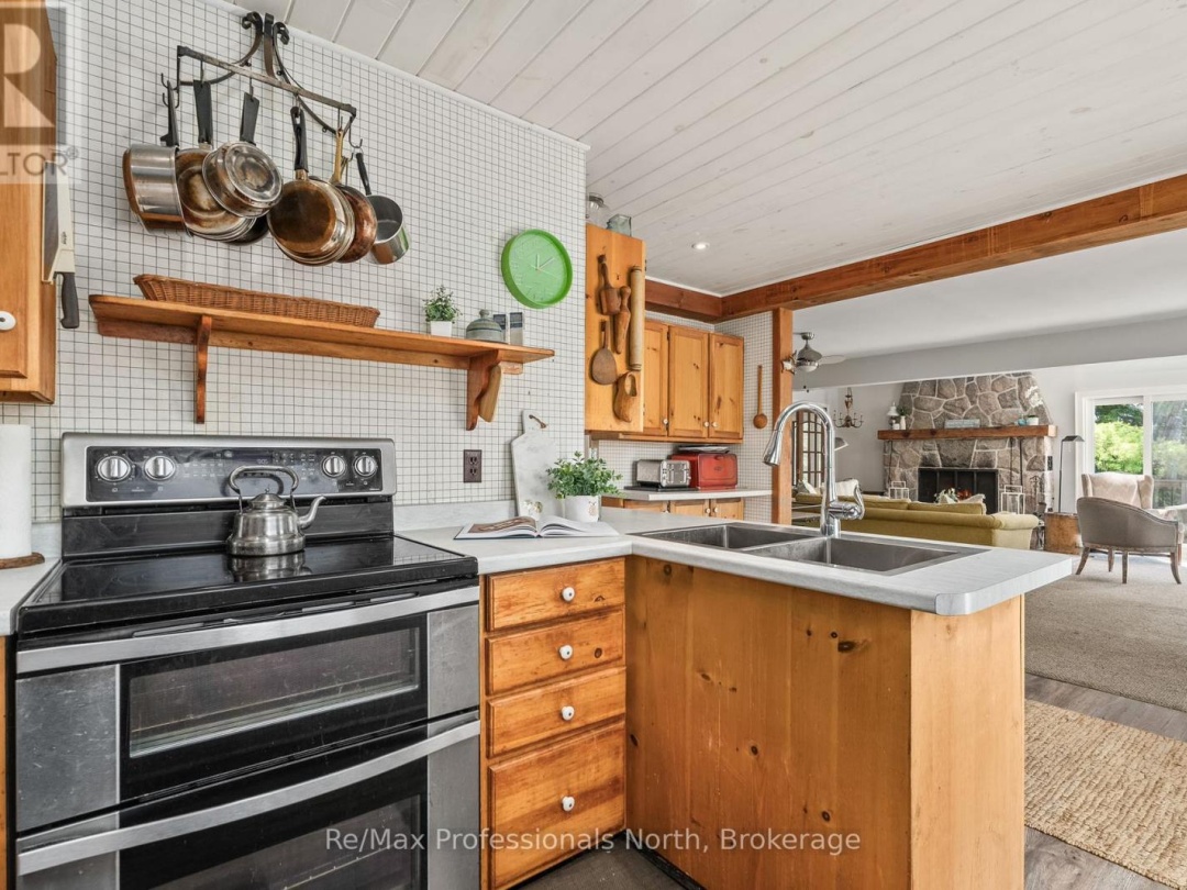 61 ISLAND 26LM ISLAND, 