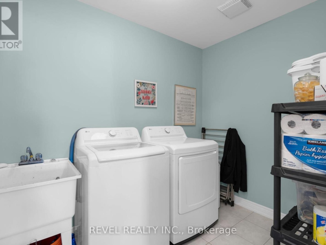 36 800 West Ridge Boulevard, Orillia