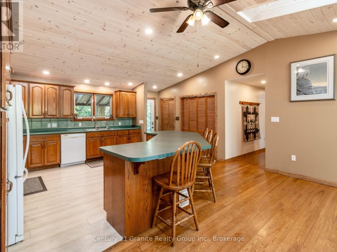 1054 THE NARROWS TRAIL, 
