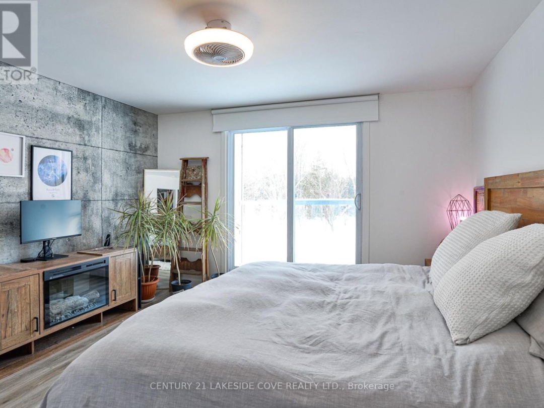19 4 Paradise Boulevard, Lake Simcoe