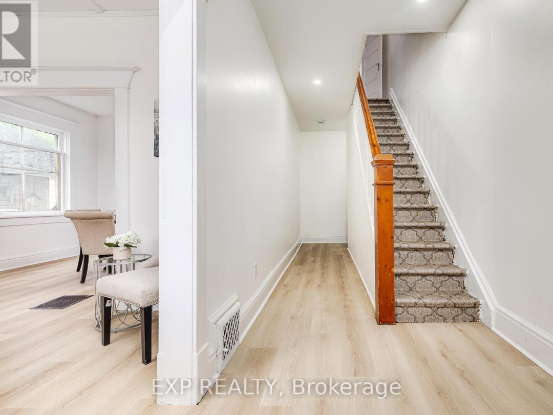 11 FARRER STREET, 