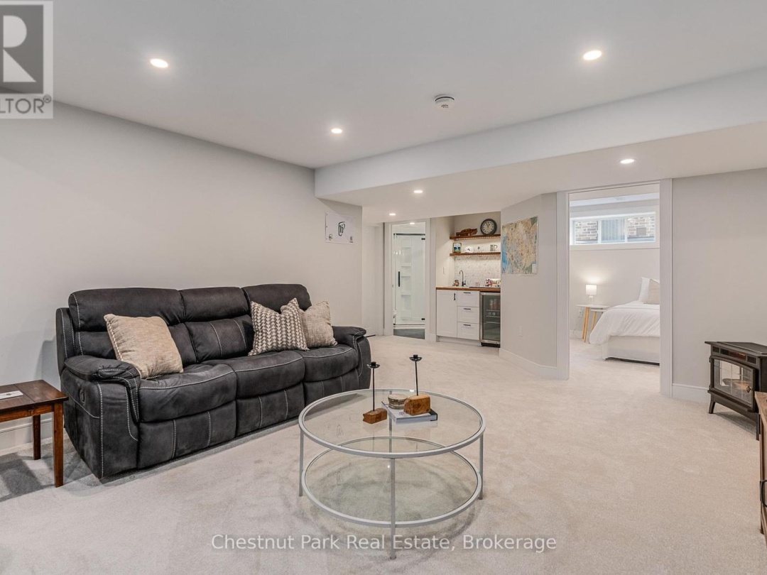 76 SELKIRK DRIVE, 
