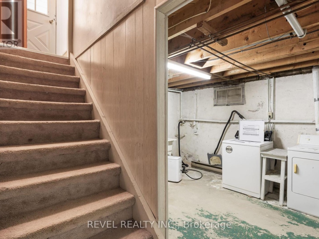 72 KING STREET W, 