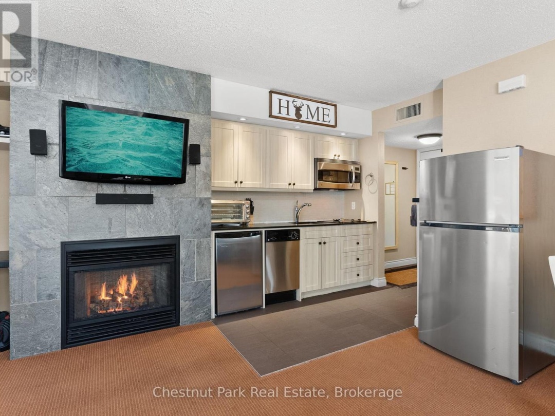 52 107 1235 Deerhurst Drive, Peninsula Lake