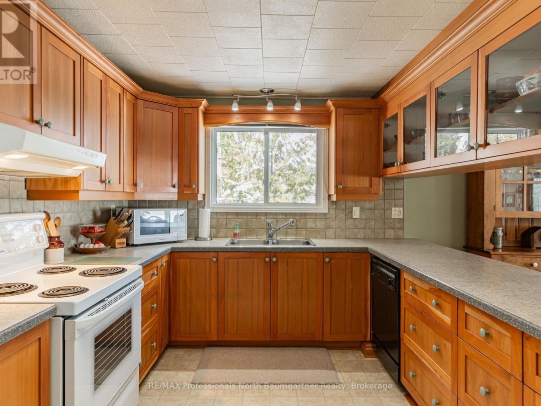 6258 Haliburton Lake Road, Haliburton Lake