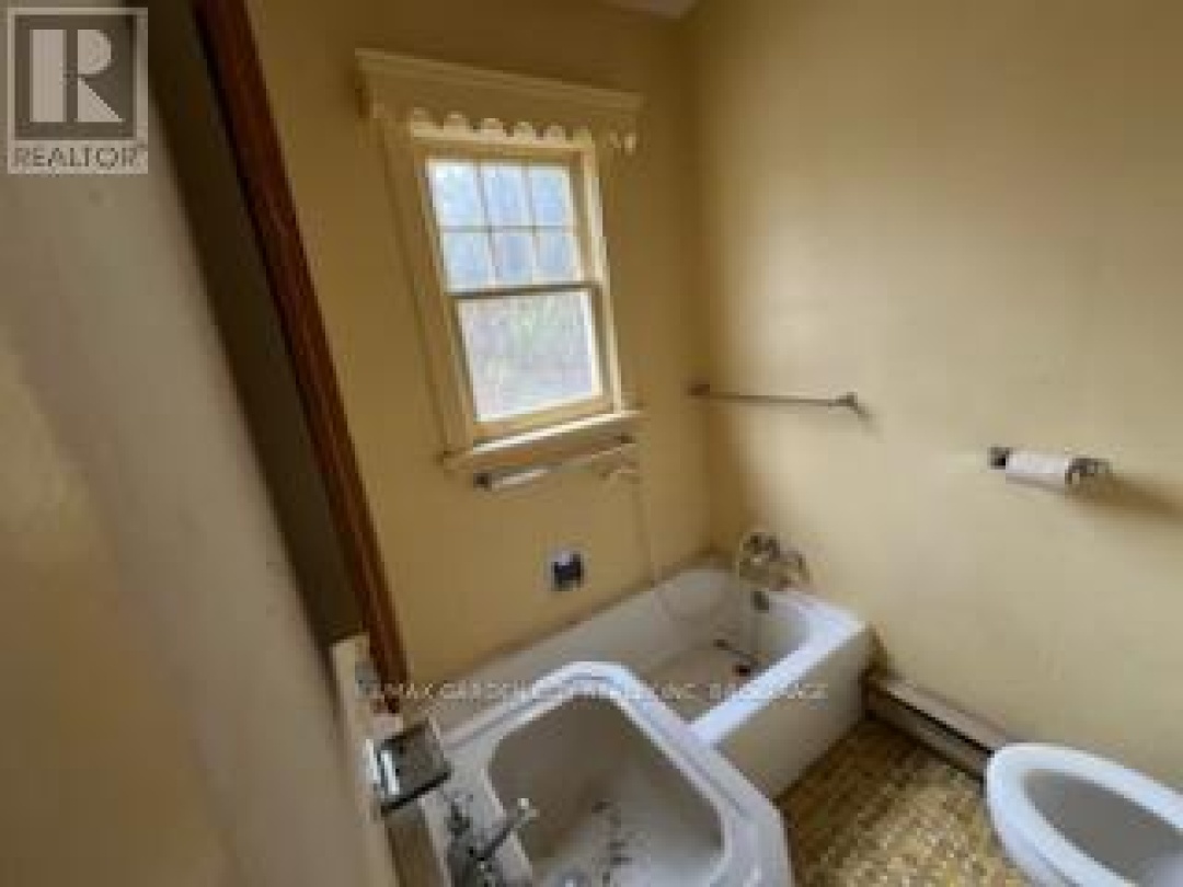 770 BAY STREET, 