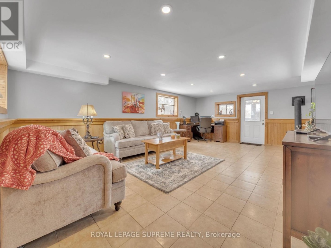 8740 12 Highway, Oro-Medonte