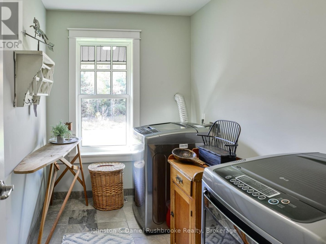 1422 MUSKOKA RD 118 ROAD W, 