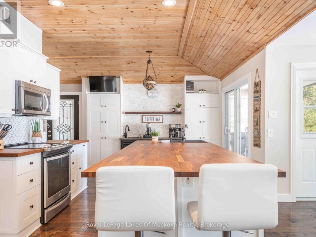 1420 Limberlost Road, Pell Lake