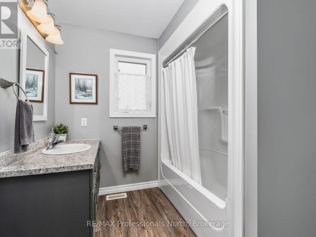 4 RED MAPLE COURT, 