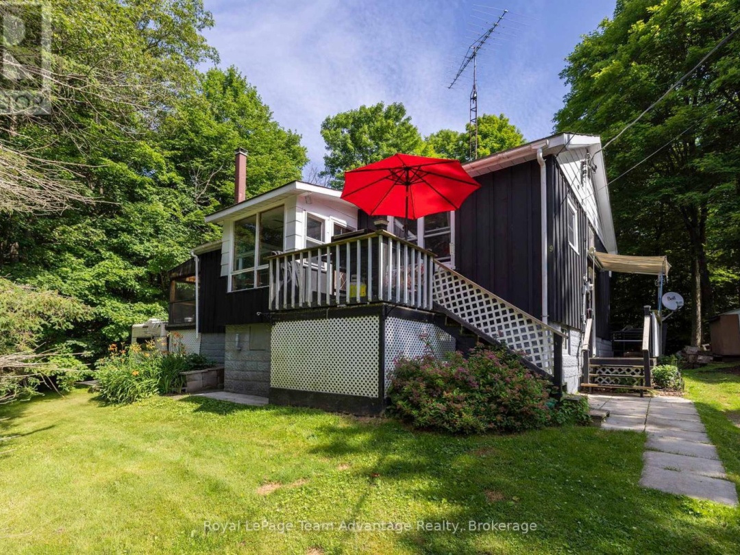 9 WOODS LANE, 