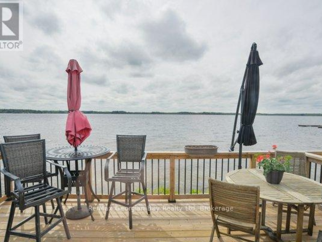 Beach Chalet #3 1230 Grandview Lodge Road, Sparrow Lake