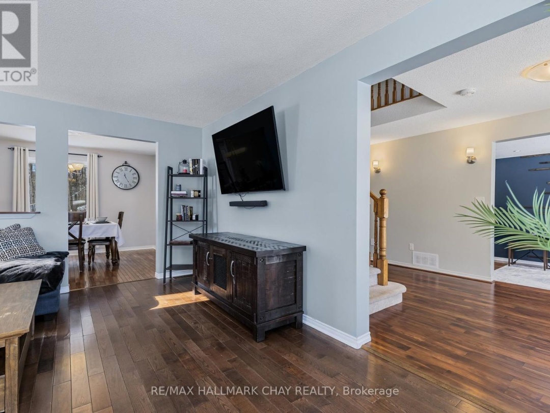 5810 Lowanda Lane, Ramara