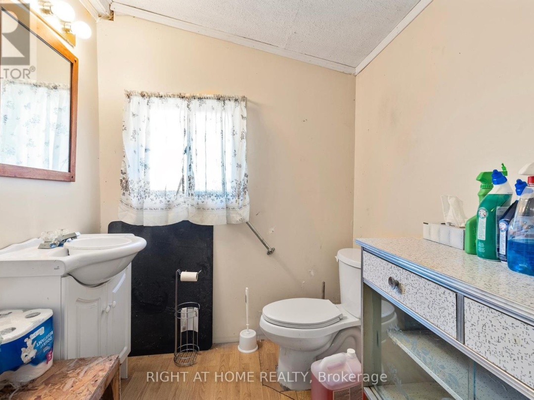 194 MCGUIRE BEACH ROAD, 
