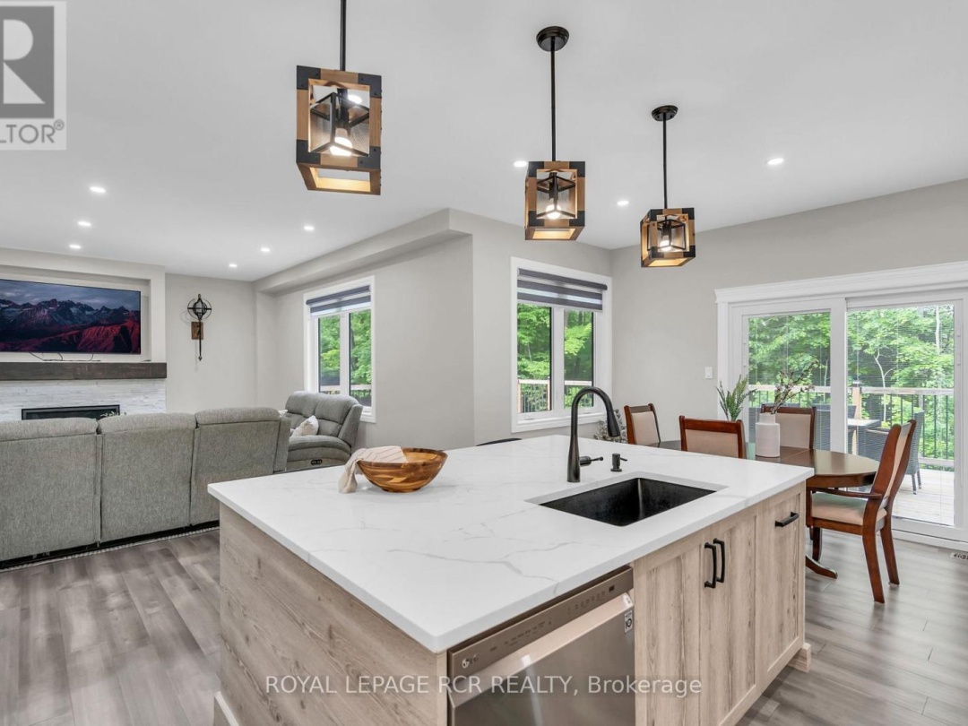 2360 HONEY HARBOUR ROAD, 