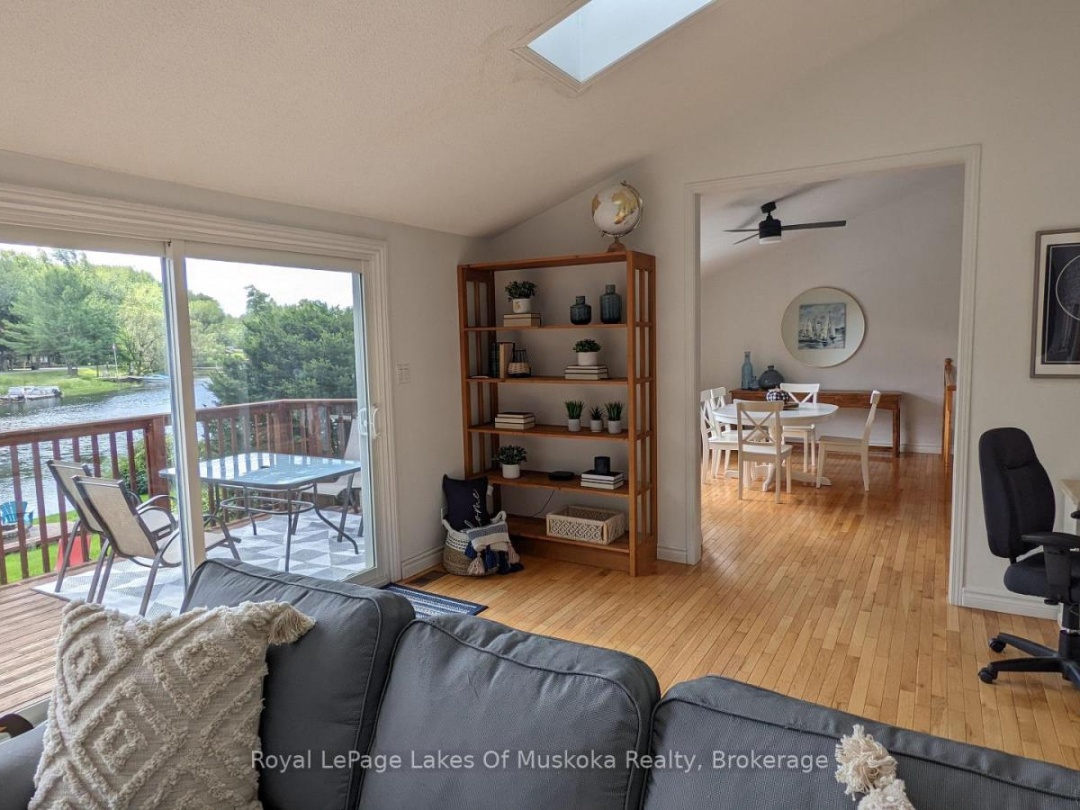 1815 Peninsula Point Road, Severn Lake