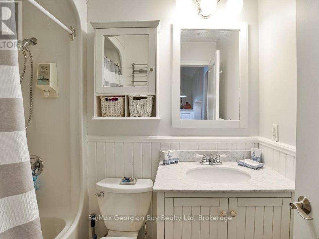 BEACH CHALET #3 - 1230 GRANDVIEW LODGE ROAD, 