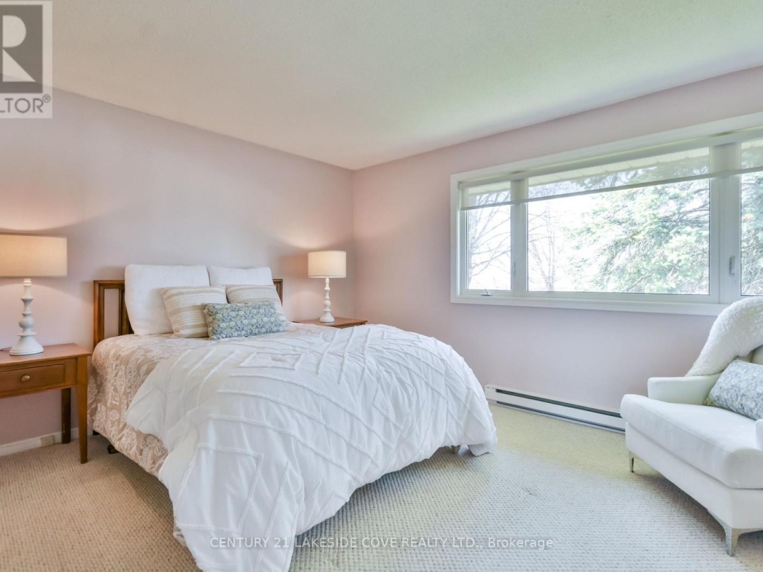 121 Bayshore Drive, Lake Simcoe