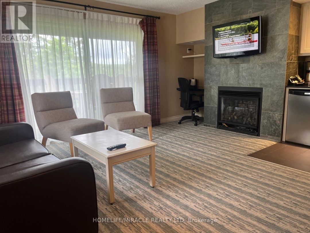 51/104 1235 Deerhurst Drive, Peninsula Lake