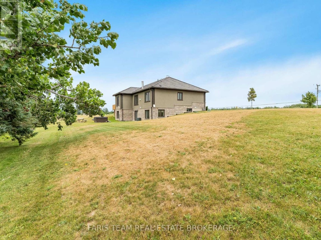 520 HORSESHOE VALLEY ROAD E, 