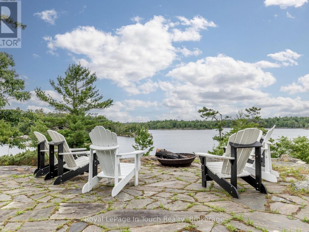 B686-8 DERBYSHIRE ISLAND, Georgian Bay