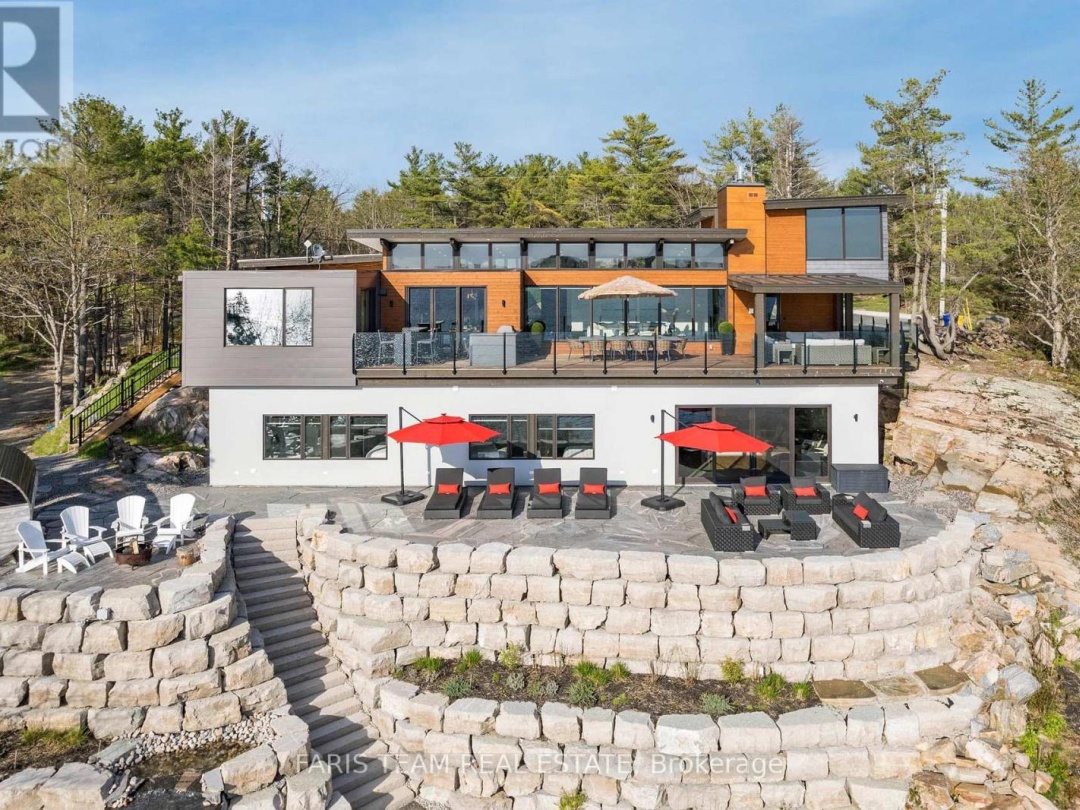 3886 East Shore Road, Gloucester Pool