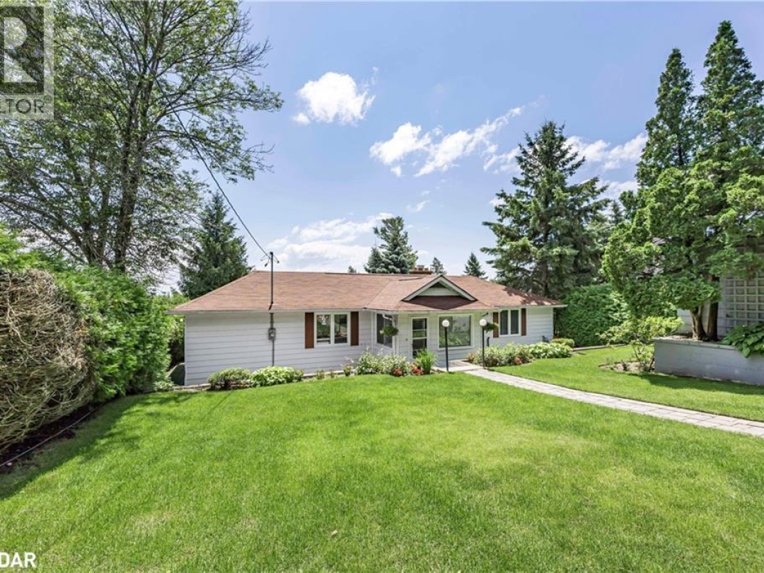 1125 WOODLAND Drive, 