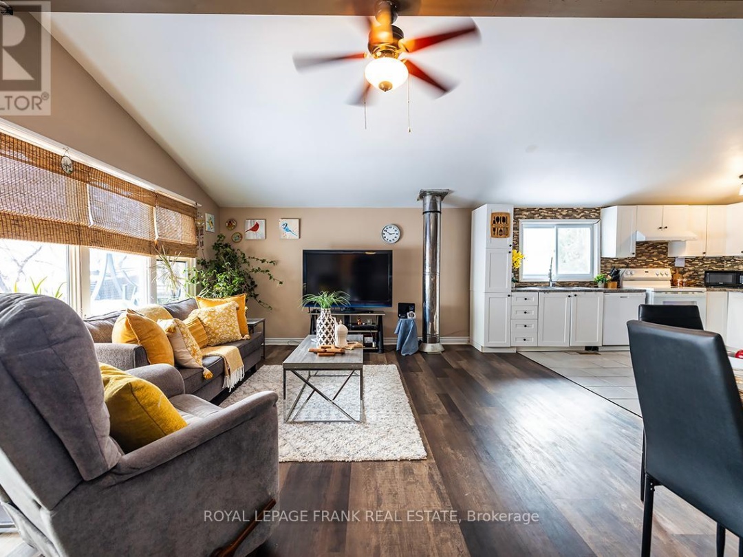 121 BALL POINT ROAD, Lake Scugog