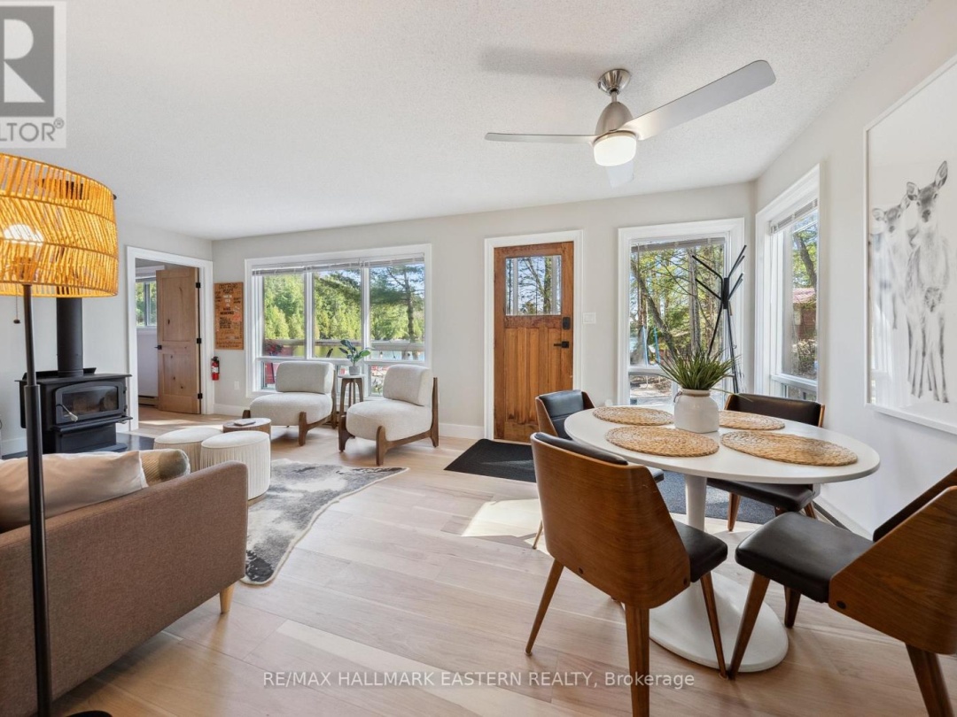 1025 Dickies Lane, Gooderham Lake