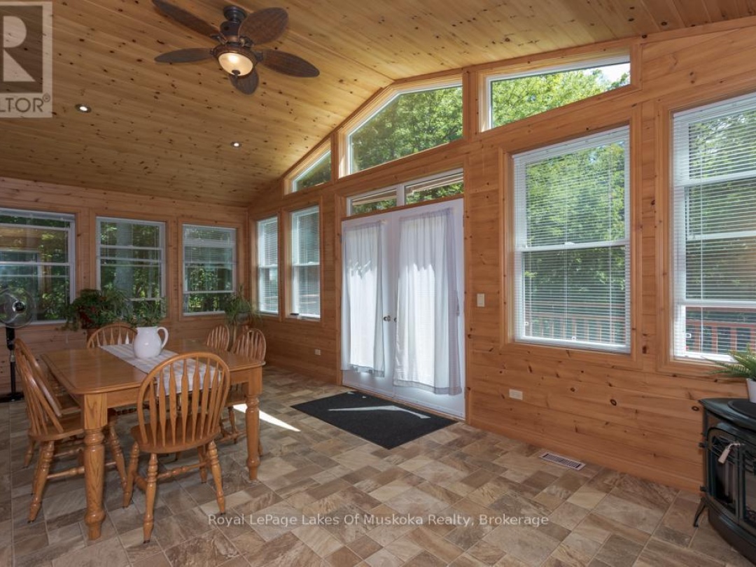 10 MUSKOKA PINES ROAD, 