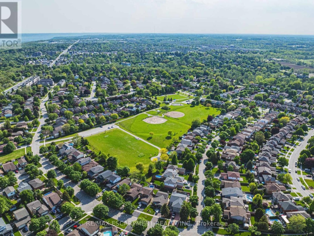 327 - 460 DUNDAS STREET E, 