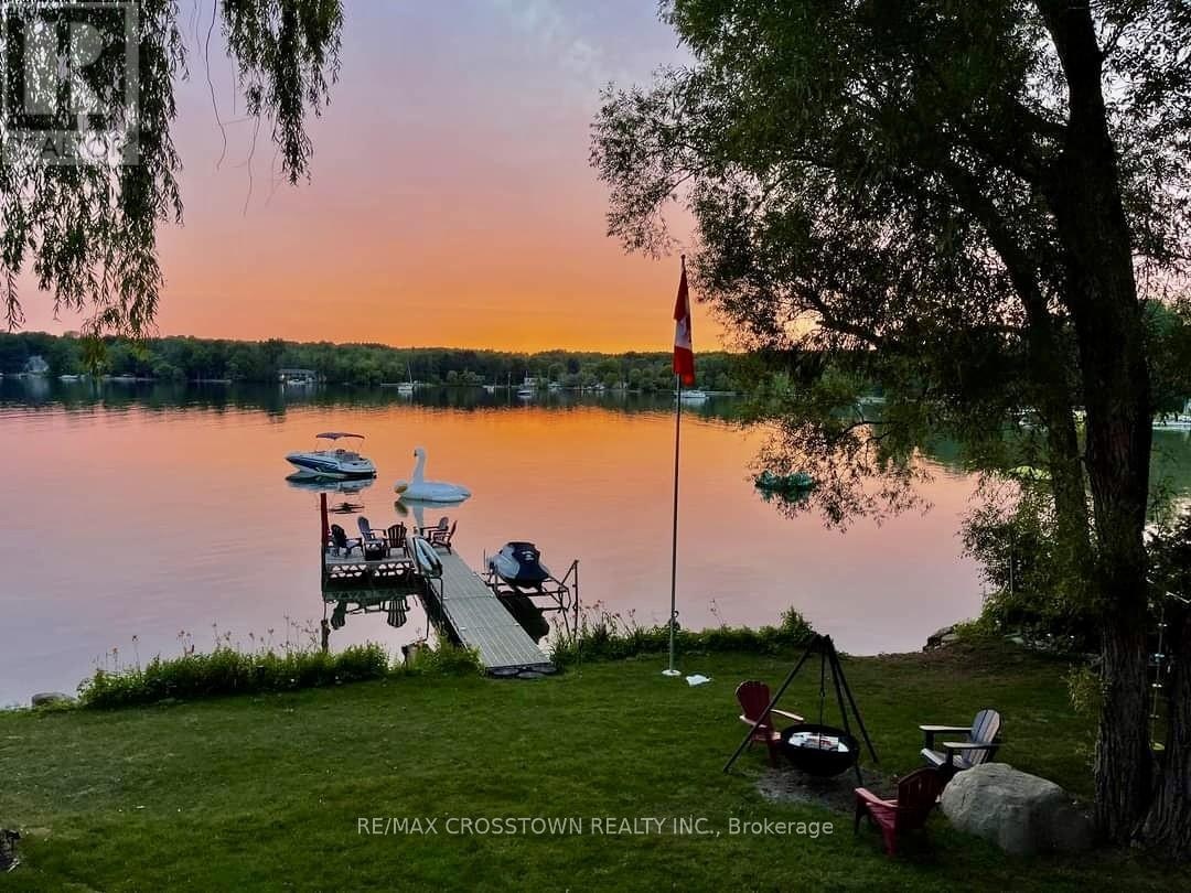 241 Eight Mile Point Road, Lake Simcoe