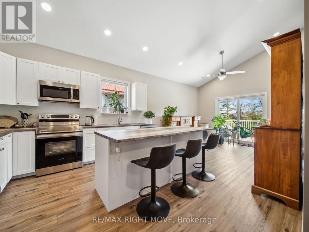 1 & 2 - 112B CREIGHTON STREET S, Ramara (Atherley)