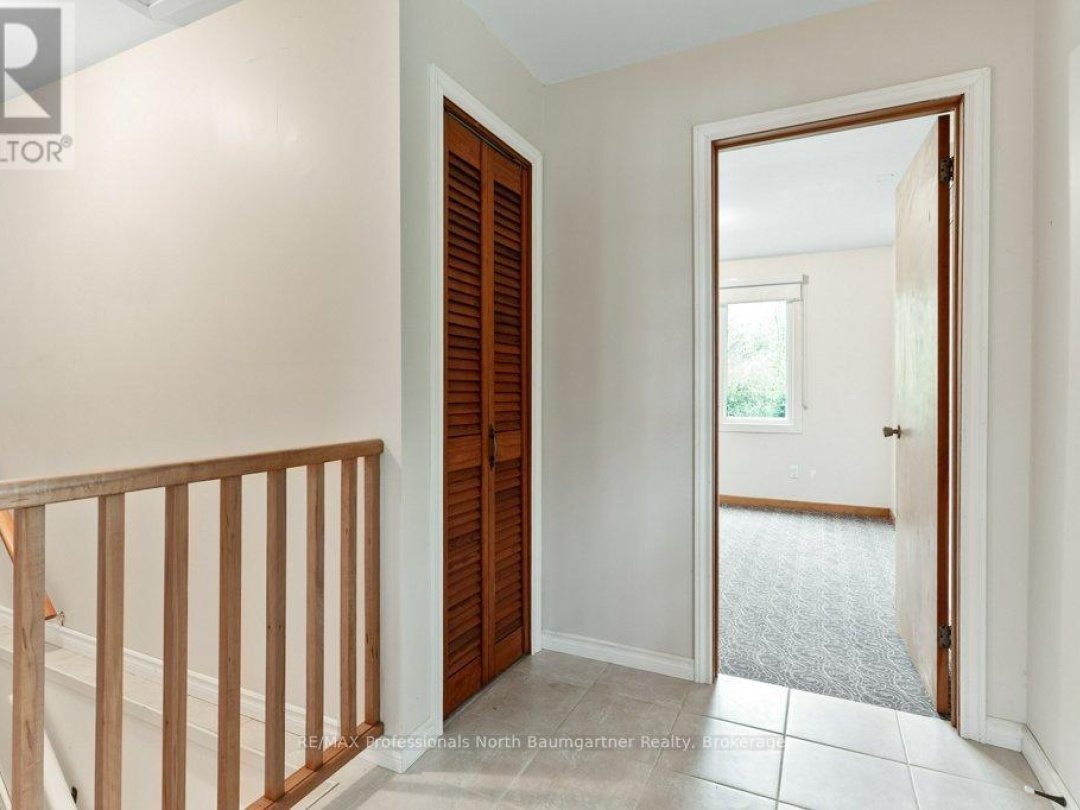 1080 Queen's Line Road, Minden Hills