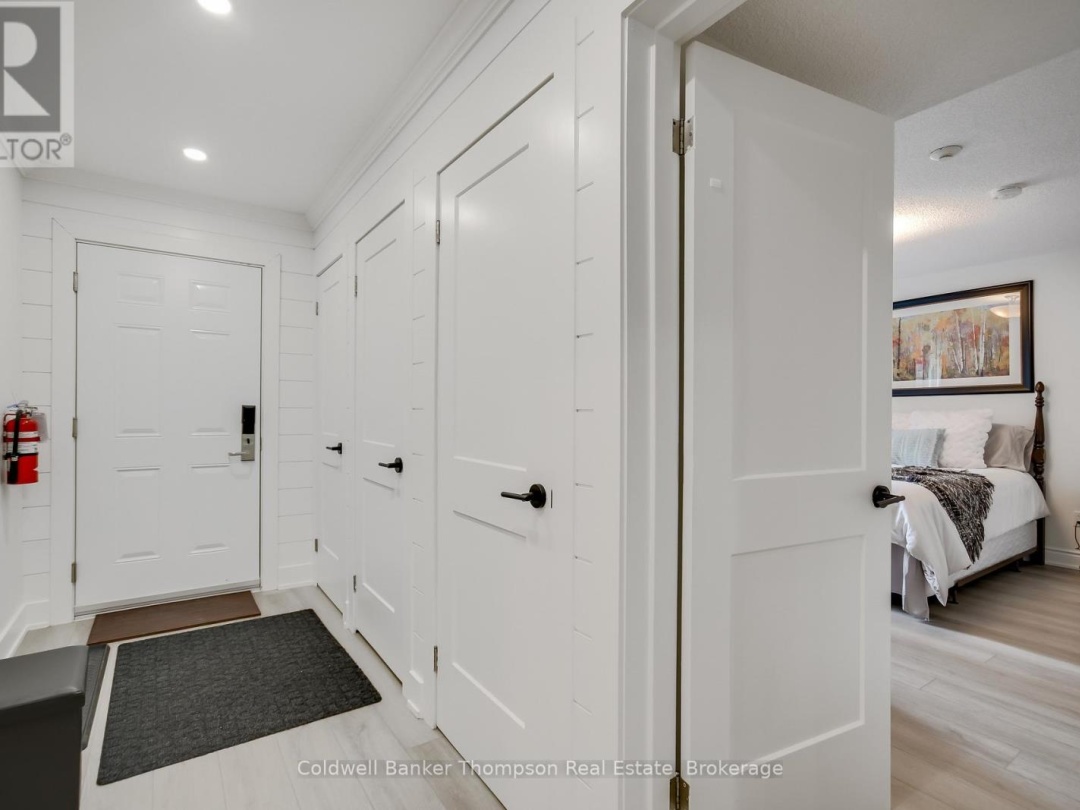 105 32 Deerhurst Greens Drive, Peninsula Lake
