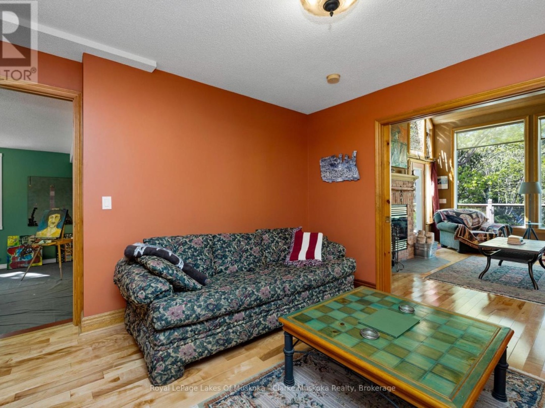 733 Whites Falls Road, Six Mile Lake