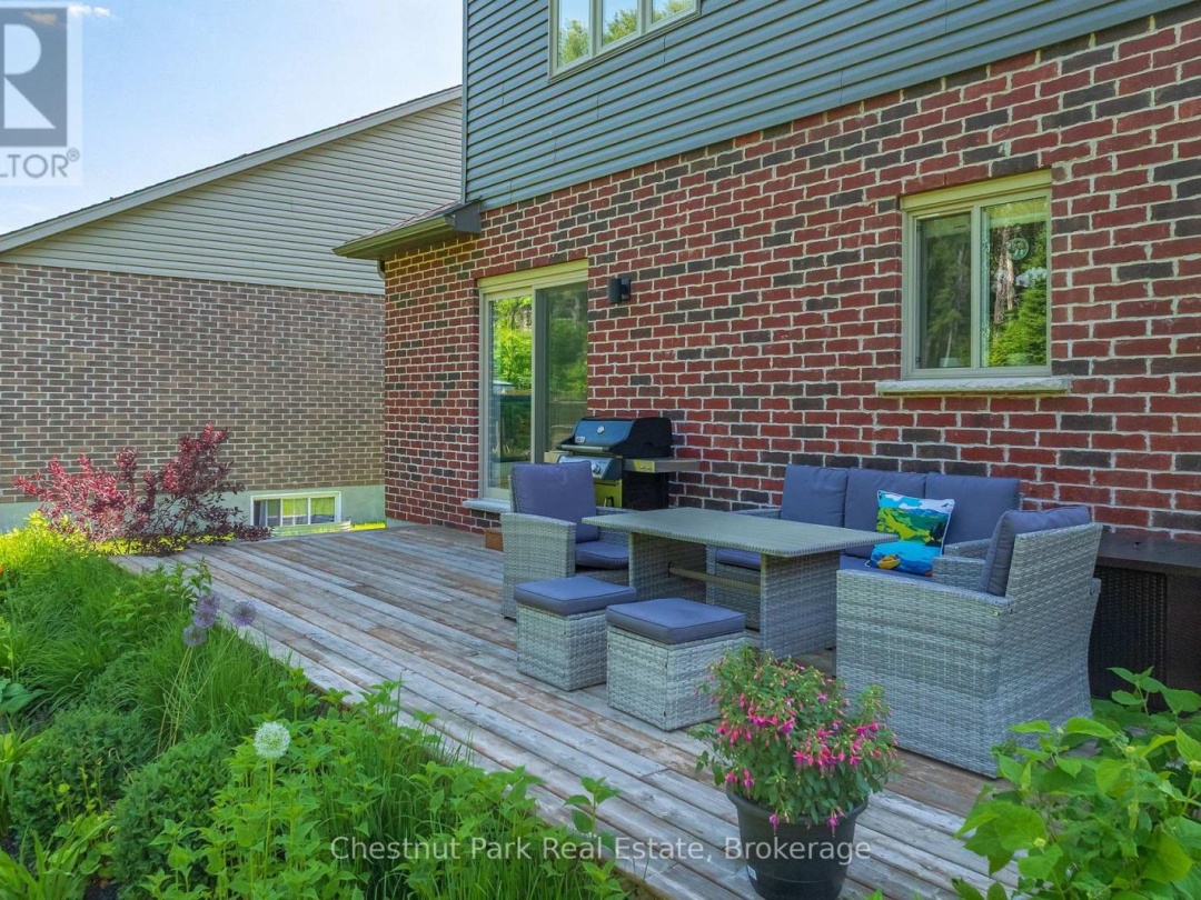 76 SELKIRK DRIVE, 