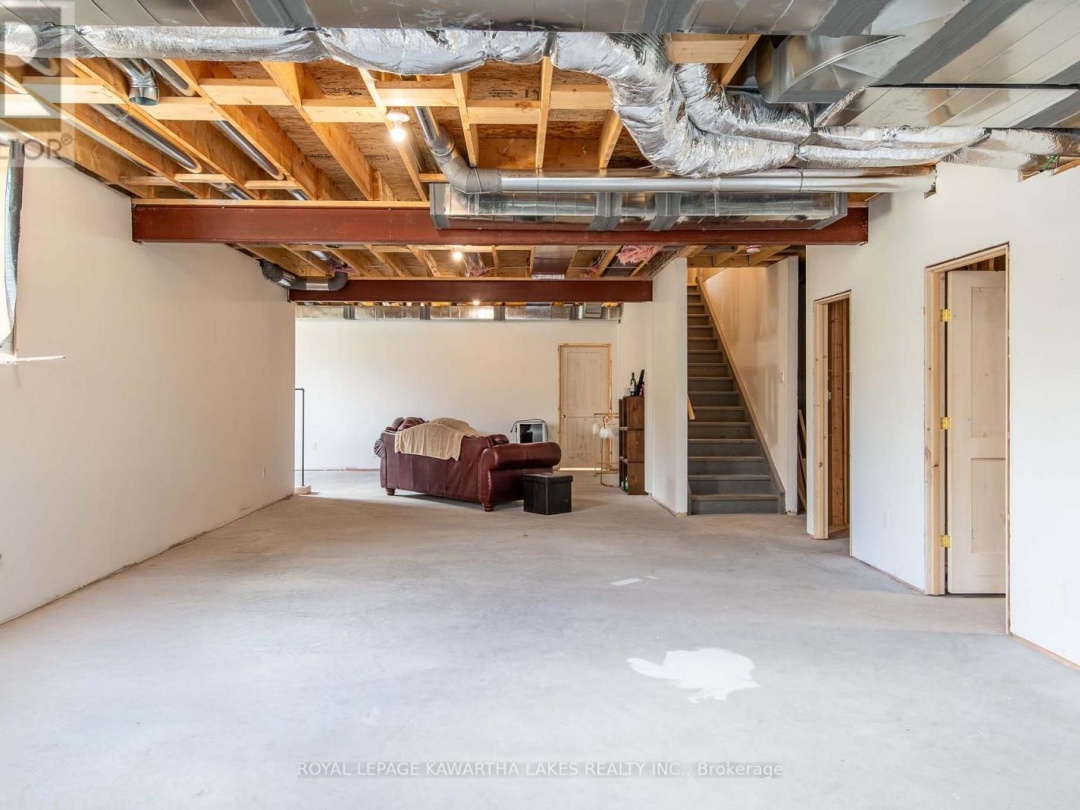 104 MOON LINE ROAD N, 