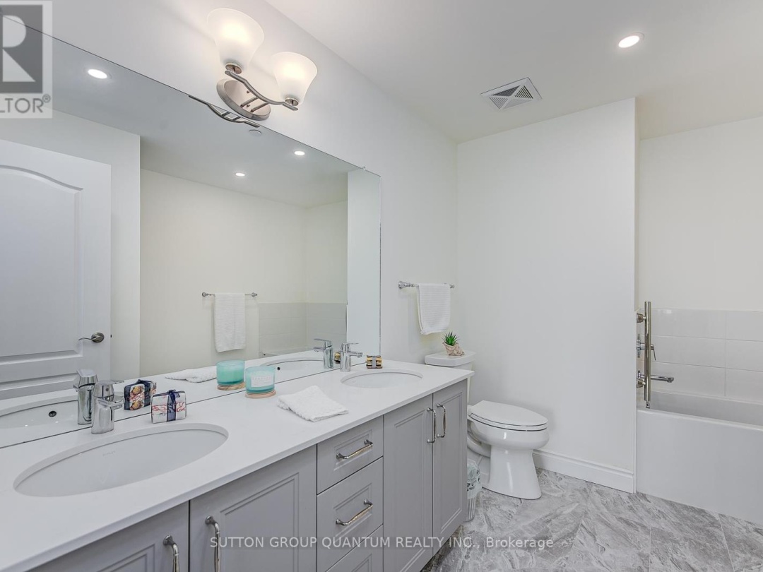 210 - 90 ORCHARD POINT ROAD, 