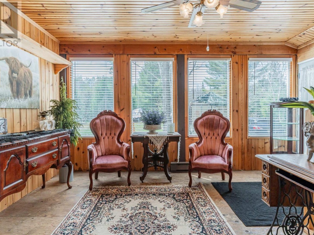 1065 Cloverleaf Road, Kennisis Lake
