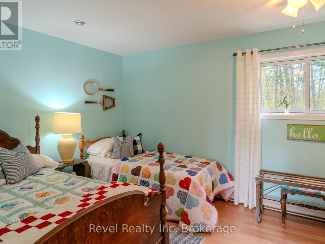 14 Swallow Road, Miller Lake
