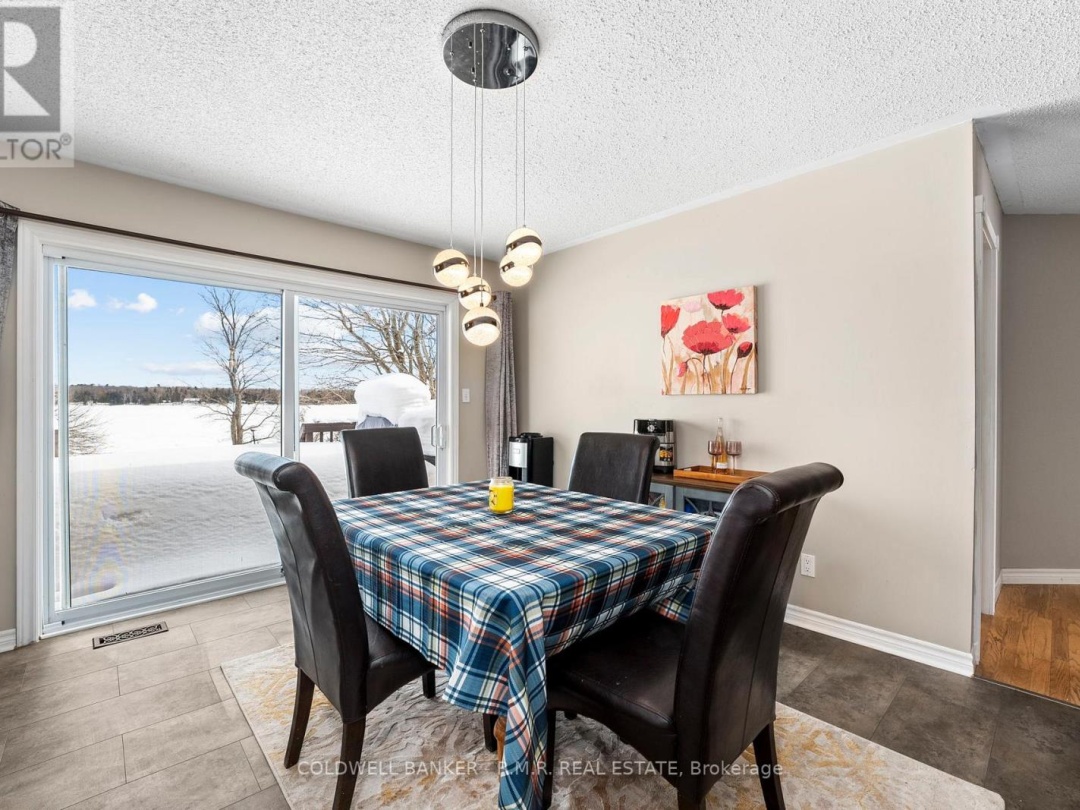 84 Pinewood Boulevard, Canal Lake