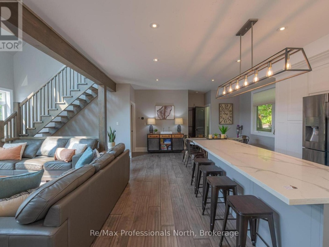 1024 ALBERT LANE E, Kawagama Lake