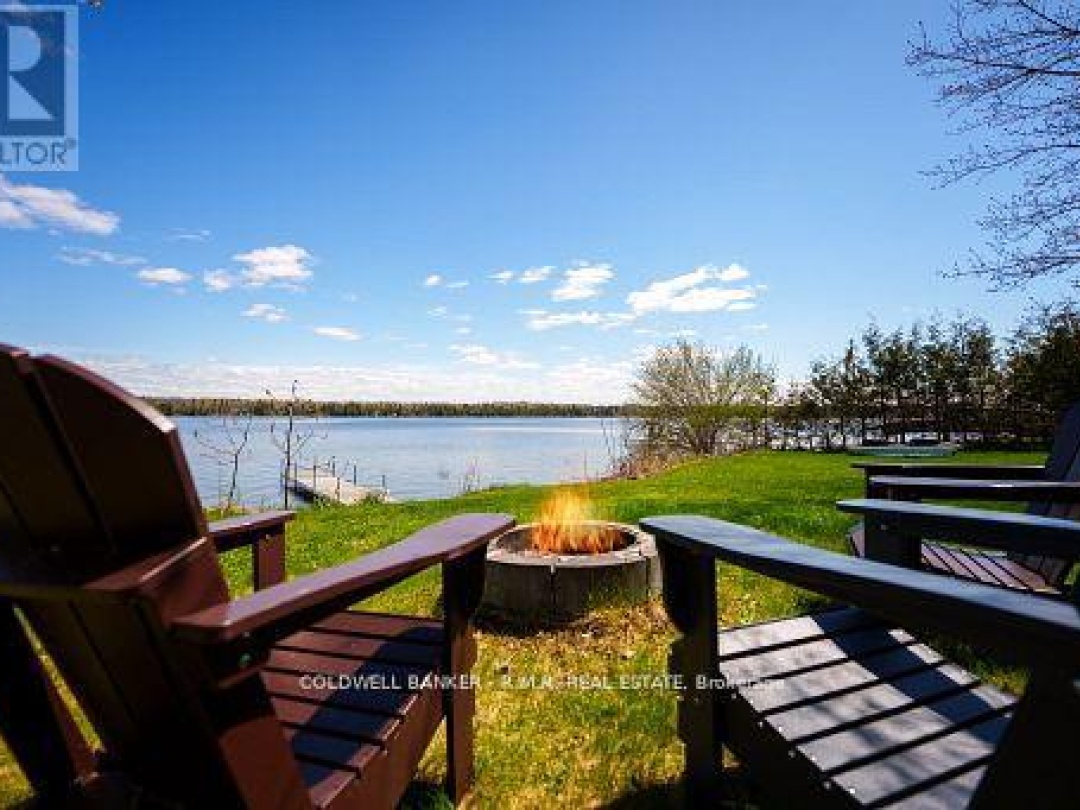 84 Pinewood Boulevard, Canal Lake
