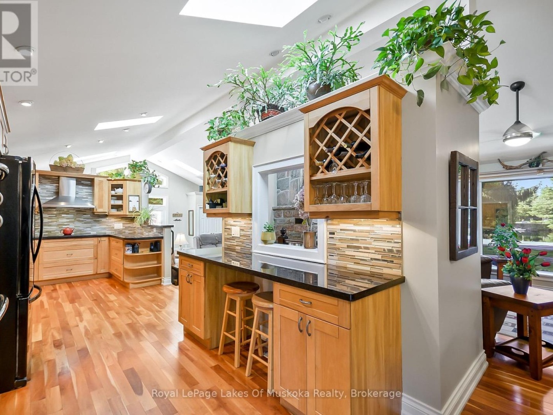 2 LESLIE DRIVE W, 